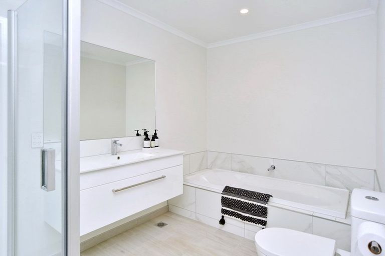 Photo of property in 15 Holmes Hanover Lane, Halswell, Christchurch, 8025