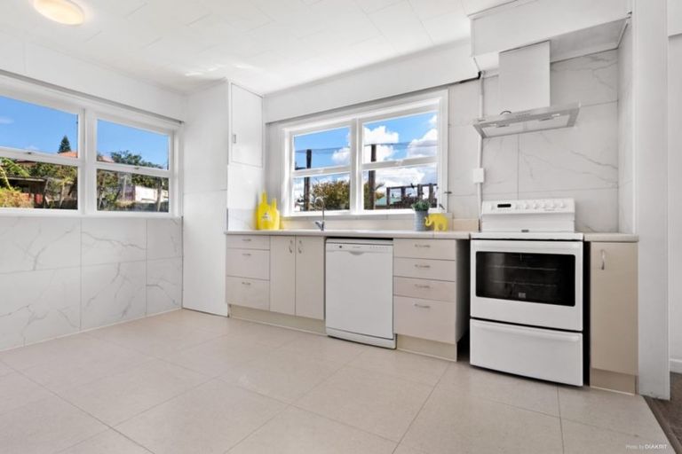 Photo of property in 34 Kohekohe Street, New Lynn, Auckland, 0600