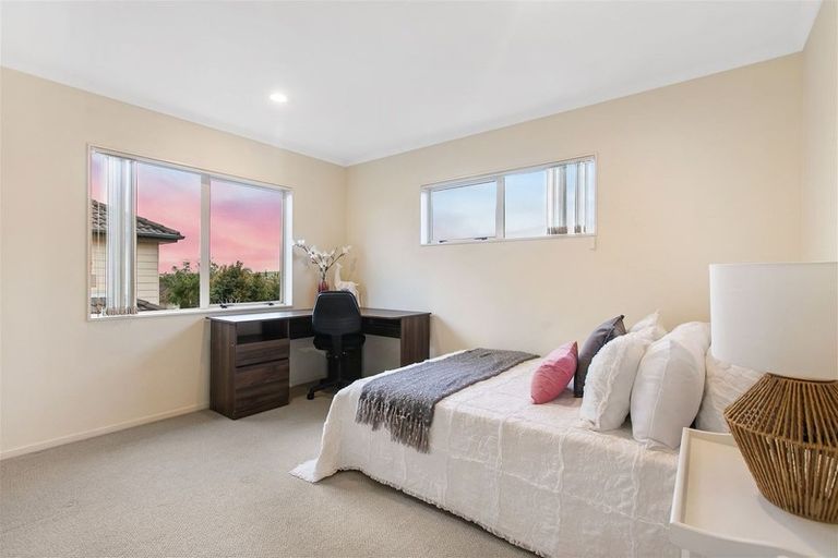 Photo of property in 16 Coachman Drive, Flat Bush, Auckland, 2016