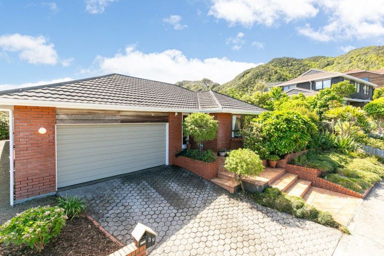 Photo of property in 39 Satara Crescent, Khandallah, Wellington, 6035