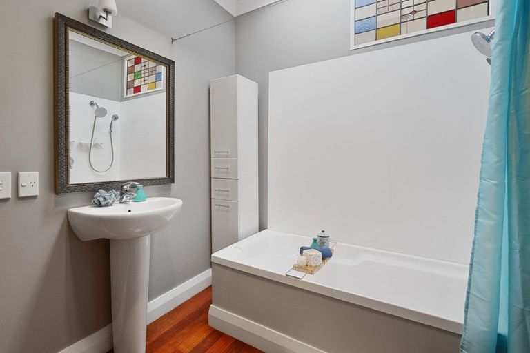 Photo of property in 36 Edinburgh Terrace, Berhampore, Wellington, 6023