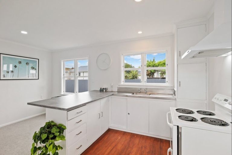 Photo of property in 6 Ely Place, Levin, 5510