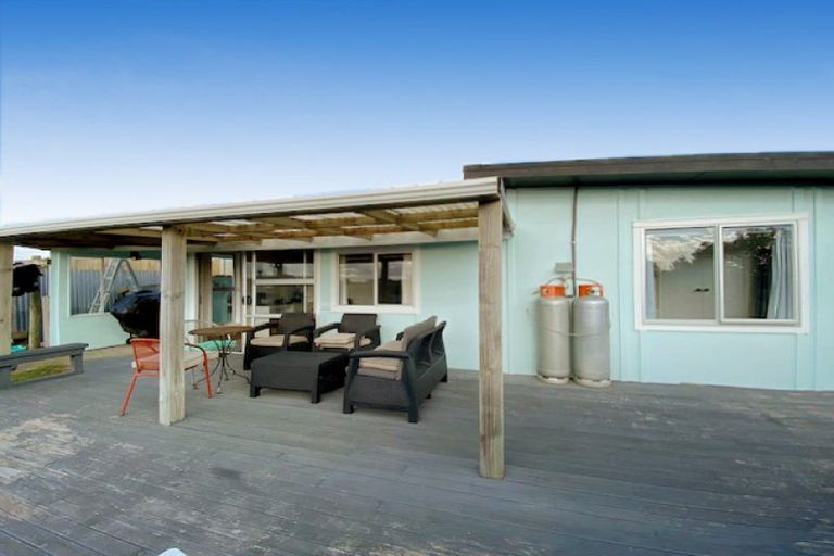 Photo of property in 15 Mack Street, Foxton Beach, Foxton, 4815