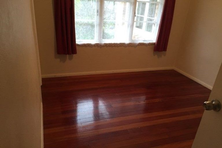 Photo of property in 260 Henderson Valley Road, Henderson, Auckland, 0612