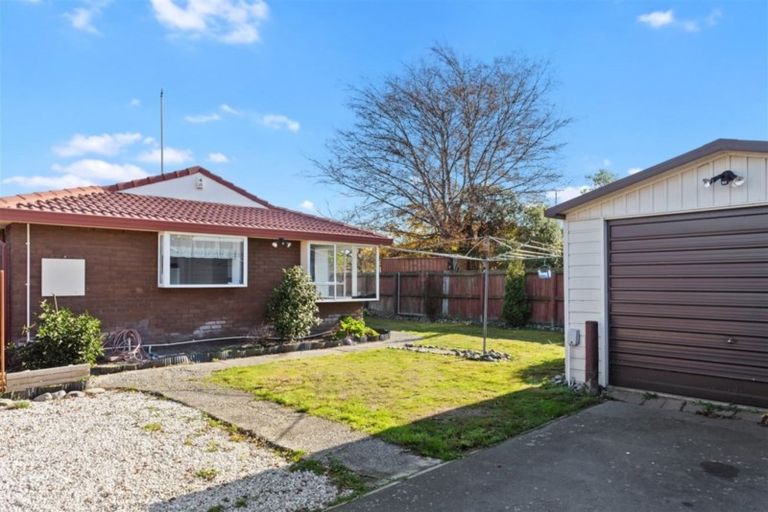 Photo of property in 2/12 Glenbyre Place, Bromley, Christchurch, 8062