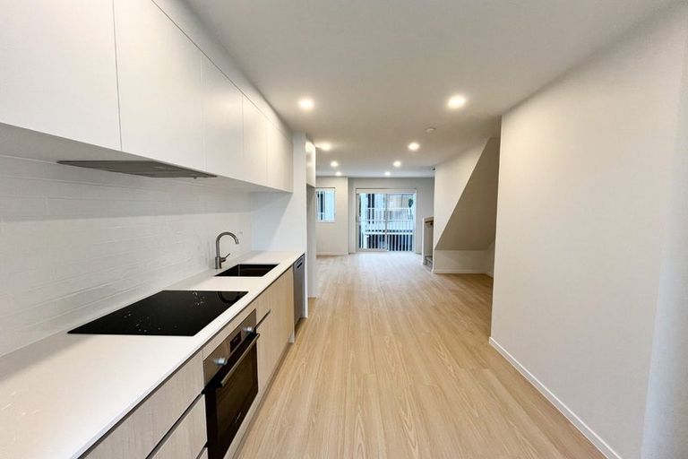 Photo of property in 14/9 Aeroview Drive, Beach Haven, Auckland, 0626