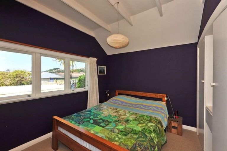 Photo of property in 36 Apu Crescent, Lyall Bay, Wellington, 6022