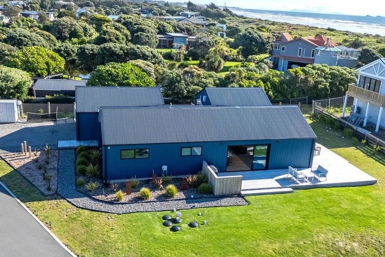 Photo of property in 1 Arapipi Way, Peka Peka, Waikanae, 5391