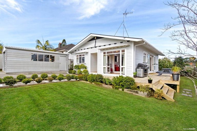 Photo of property in 1a Islington Avenue, New Lynn, Auckland, 0600