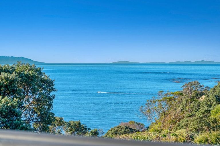 Photo of property in 1418 Whangaparaoa Road, Army Bay, Whangaparaoa, 0930