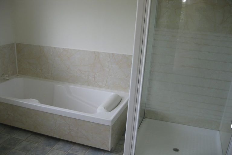 Photo of property in 19 Holly Grove, Maungaraki, Lower Hutt, 5010