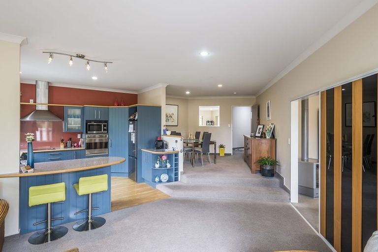 Photo of property in 43 Quadrant Heights, Paraparaumu, 5032