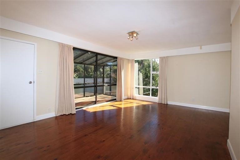 Photo of property in 37 Neal Avenue, Glenfield, Auckland, 0629