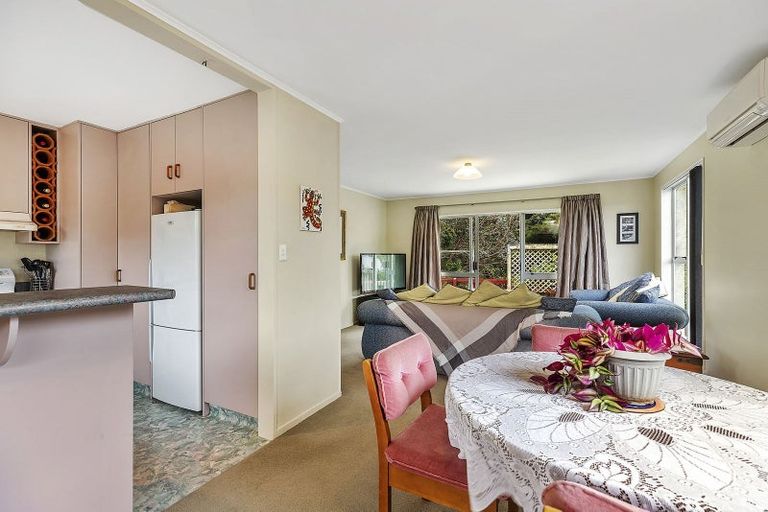 Photo of property in 15 Woolwich Close, Whitby, Porirua, 5024