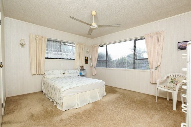 Photo of property in 2/11 Basilton Close, Bucklands Beach, Auckland, 2012