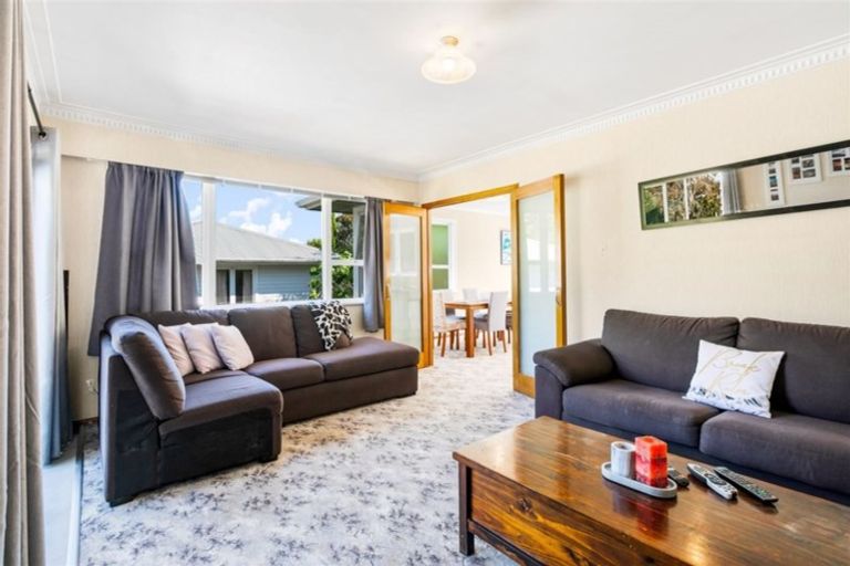 Photo of property in 14 Takapu Street, Henderson, Auckland, 0612