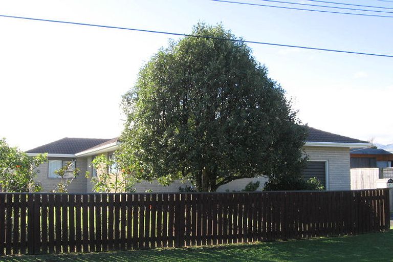 Photo of property in 7 Hohiria Street, Waikanae Beach, Waikanae, 5036