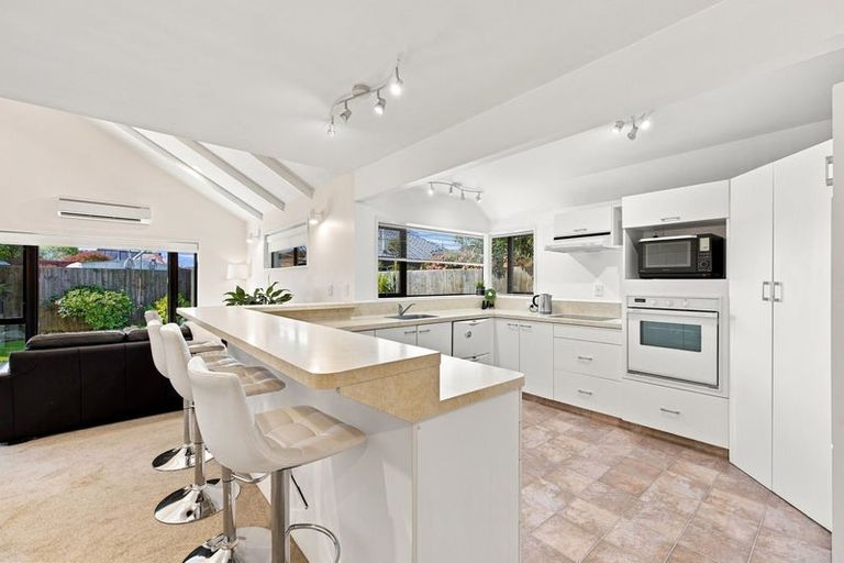 Photo of property in 52 Anglesea Avenue, Parklands, Christchurch, 8083