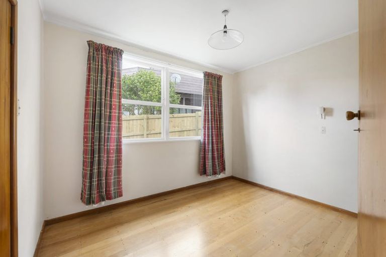 Photo of property in 295 Glenfield Road, Glenfield, Auckland, 0629