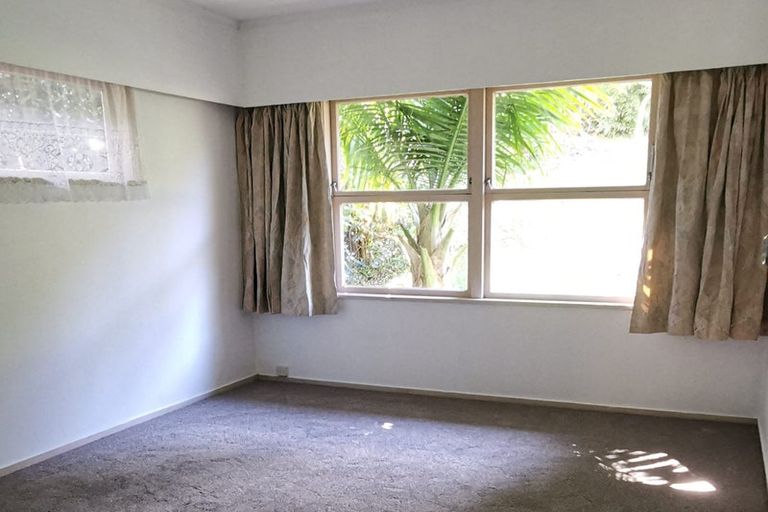 Photo of property in 13 Easton Park Parade, Glenfield, Auckland, 0629