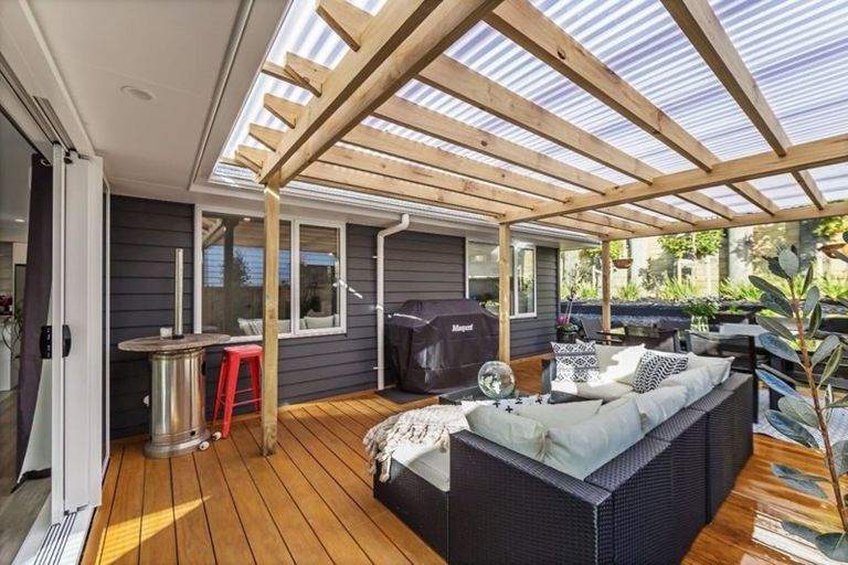 Photo of property in 5 Resolution Drive, Gulf Harbour, Whangaparaoa, 0930