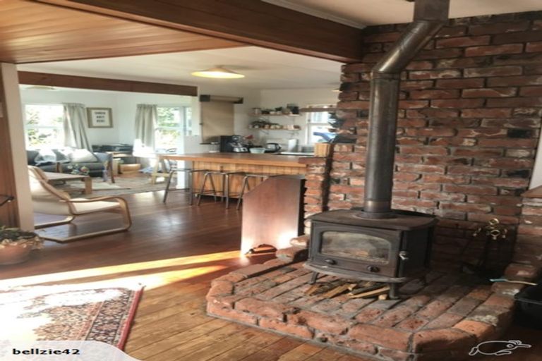 Photo of property in 8 Donnelly Street, Oakura, 4314