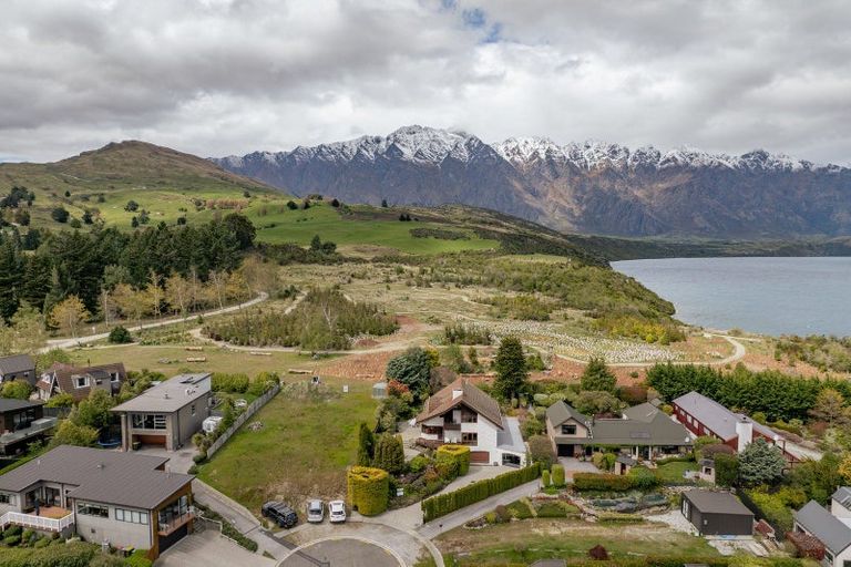 Photo of property in 9 Cypress Court, Kelvin Heights, Queenstown, 9300