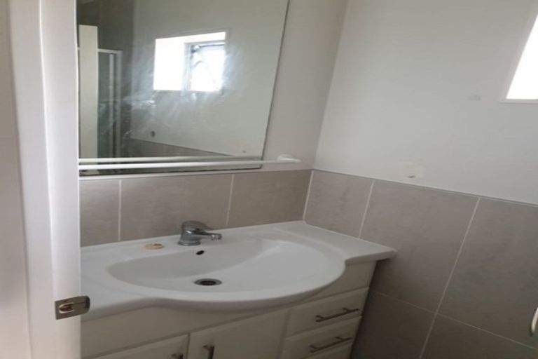 Photo of property in 10 Bushpark Place, Flat Bush, Auckland, 2016