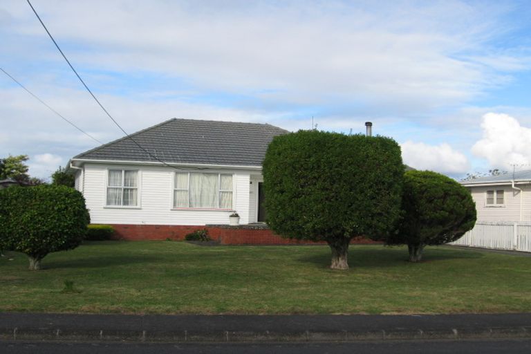 Photo of property in 7 Helga Crescent, Te Atatu Peninsula, Auckland, 0610