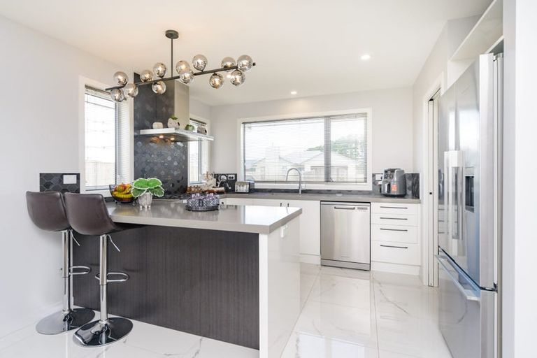 Photo of property in 47 Atlantic Drive, Fitzherbert, Palmerston North, 4410