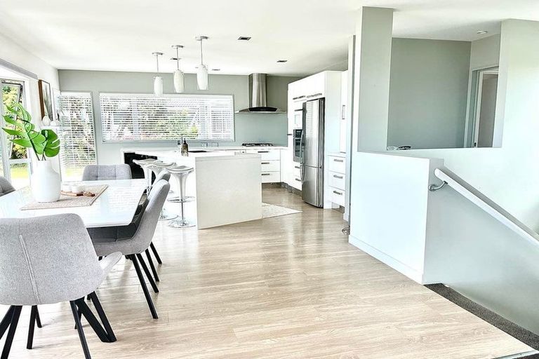 Photo of property in 1/39 Wade River Road, Stanmore Bay, Whangaparaoa, 0932