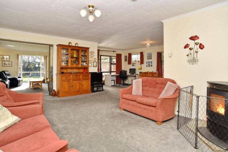 Photo of property in 11 Emlyn Place, Avondale, Christchurch, 8061