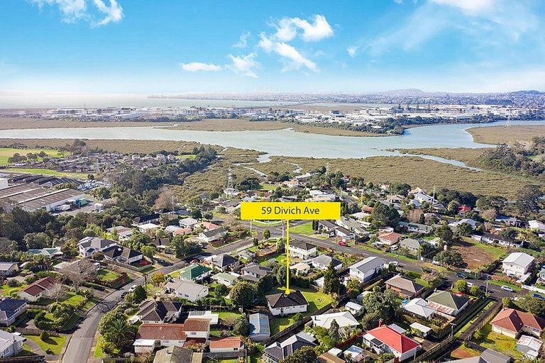 Photo of property in 59 Divich Avenue, Te Atatu South, Auckland, 0610