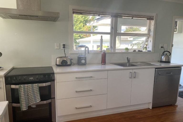 Photo of property in 96 Matatua Road, Raumati Beach, Paraparaumu, 5032