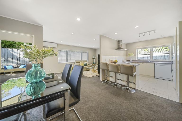 Photo of property in 1/28 Rochester Crescent, Somerville, Auckland, 2014