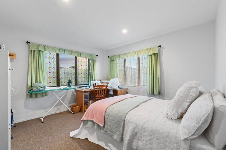 Photo of property in 31 Tuuhura Road, Pukekohe, 2120