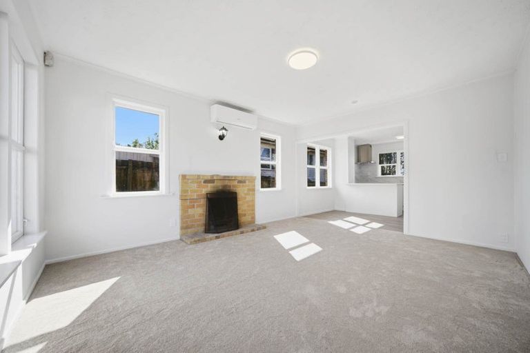 Photo of property in 194 Chivalry Road, Glenfield, Auckland, 0629