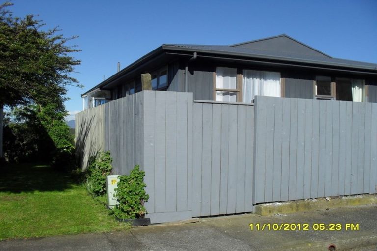 Photo of property in 12 Maple Grove, Kingston, Wellington, 6021