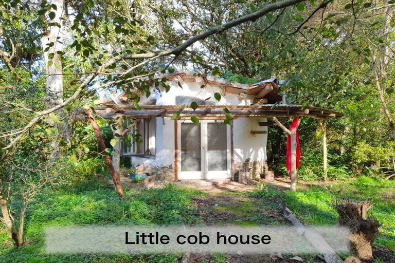 Photo of property in 4 Te Pahi River Drive, Paparoa, Maungaturoto, 0583