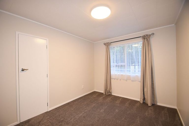 Photo of property in 27 Wallace Road, Ranui, Auckland, 0612