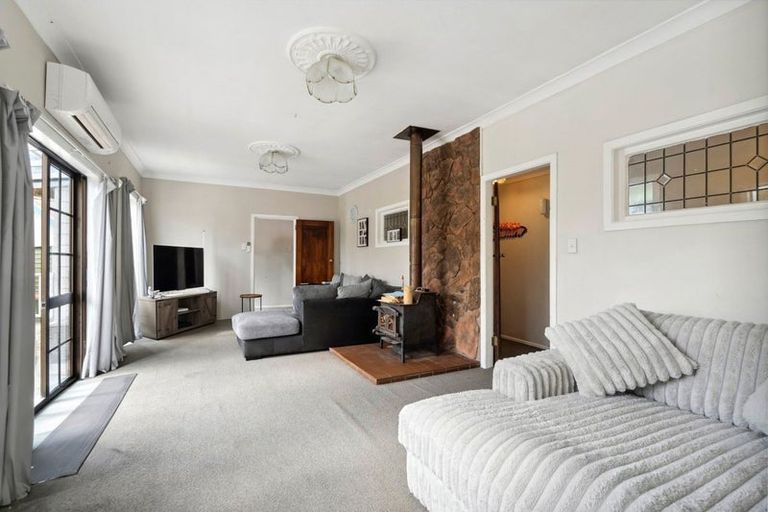 Photo of property in 414 Stokes Valley Road, Stokes Valley, Lower Hutt, 5019