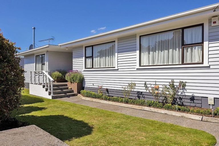 Photo of property in 38 Cameron Street, Hawera, 4610