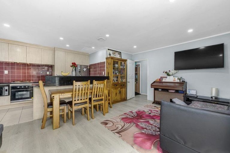 Photo of property in 2/55 Ennis Avenue, Pakuranga Heights, Auckland, 2010