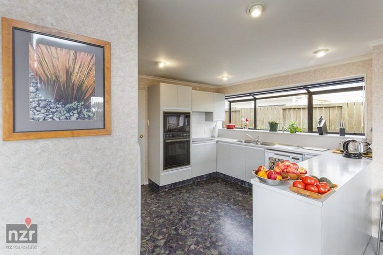 Photo of property in 35 Springdale Grove, Fitzherbert, Palmerston North, 4410