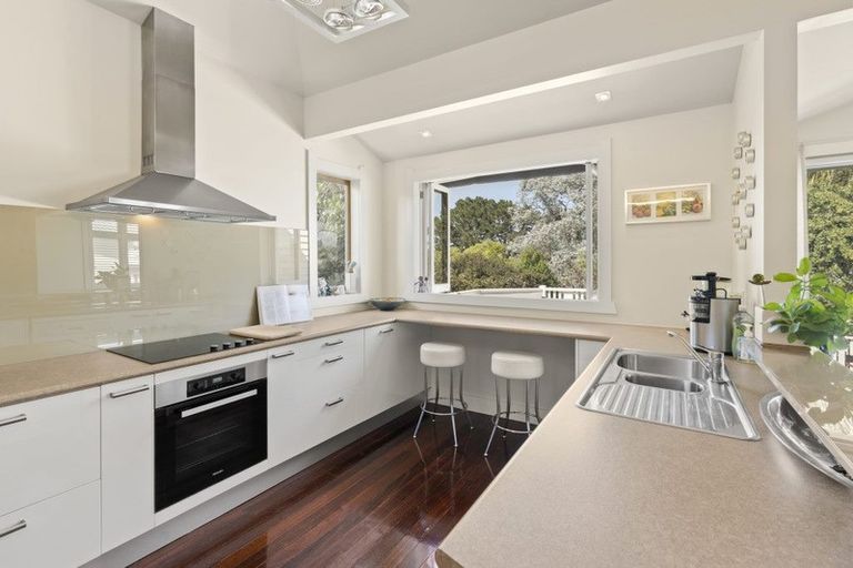 Photo of property in 52 Westmere Crescent, Westmere, Auckland, 1022