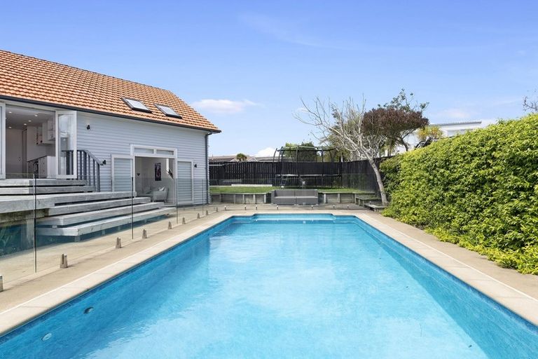 Photo of property in 14 Fraser Road, Narrow Neck, Auckland, 0624