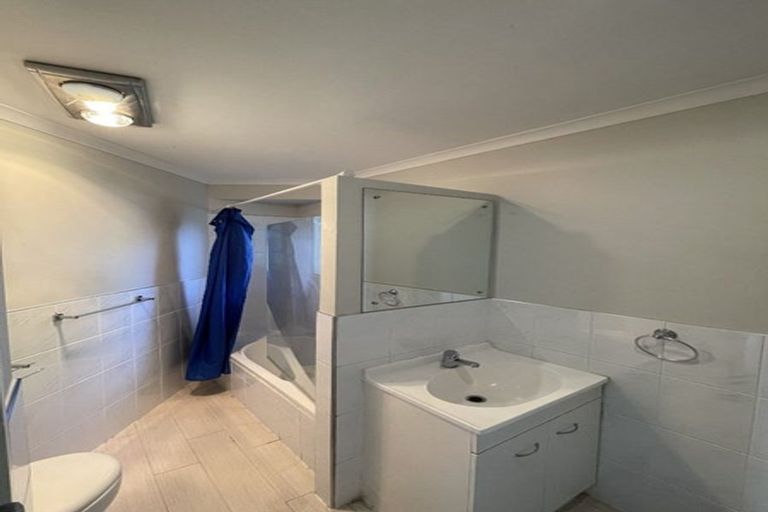 Photo of property in 60 Riverpark Crescent, Henderson, Auckland, 0610