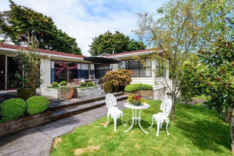 Photo of property in 9 Walpole Avenue, Hillpark, Auckland, 2102