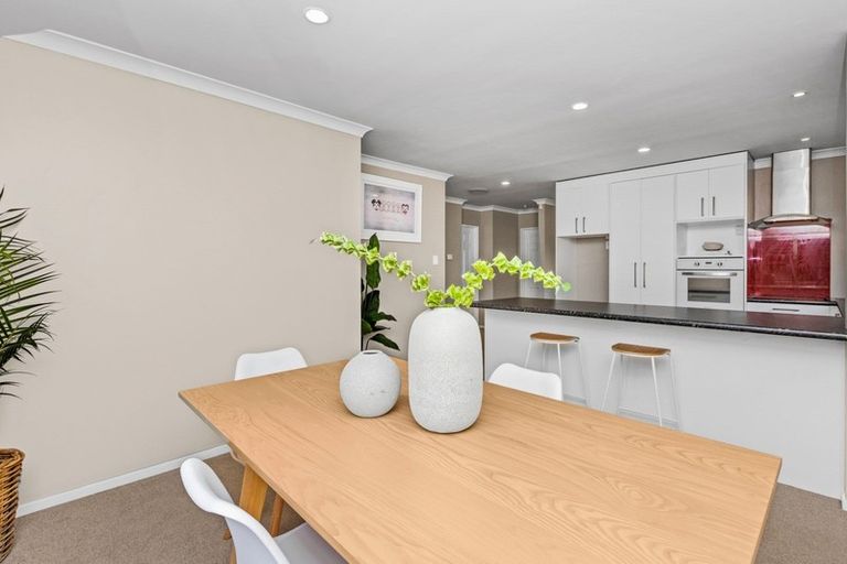 Photo of property in 2/42 Middle Road, Havelock North, 4130