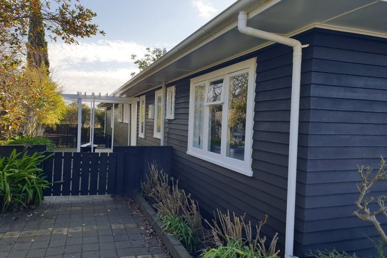 Photo of property in 17 Arataki Road, Havelock North, 4130